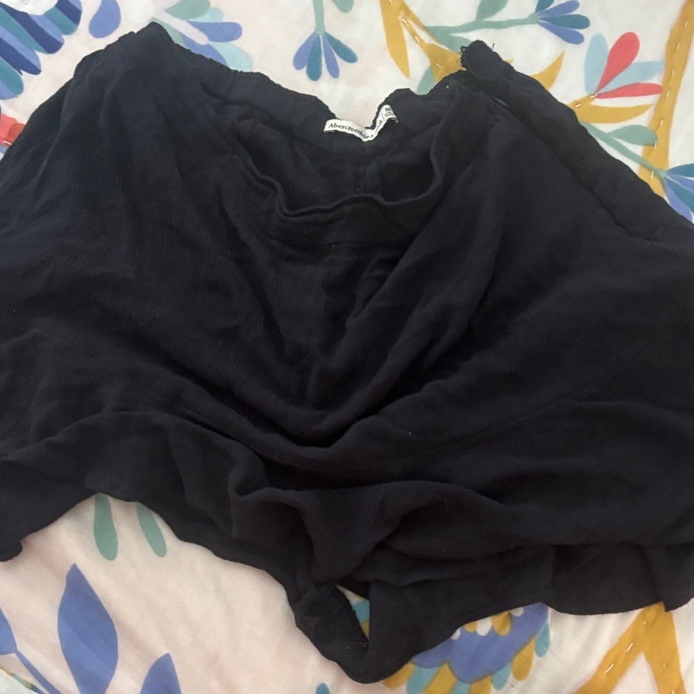 Abercrombie & Fitch Black skort/skirt with built-in shorts in zips on the side